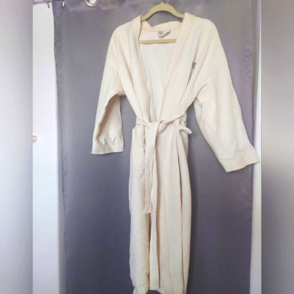 Aveda women's robe
